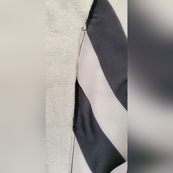 Navy and white gown - Picture 13 of 13